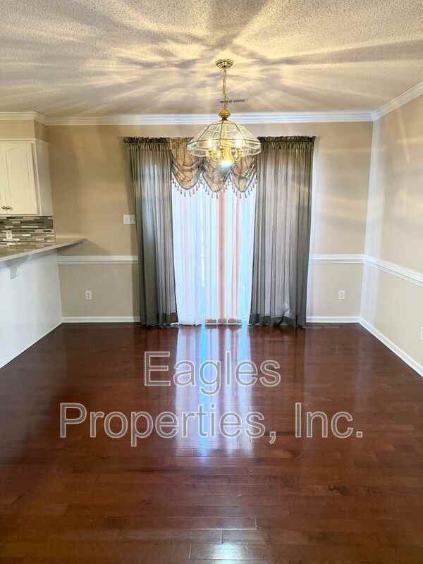 107 Roundtree Ln - Photo 2 of 19