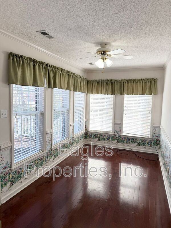 107 Roundtree Ln - Photo 3 of 19