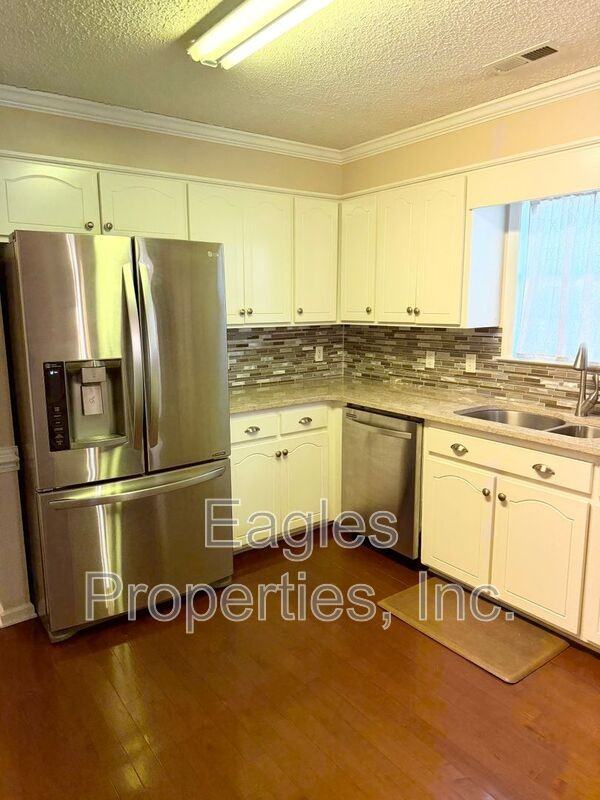 107 Roundtree Ln - Photo 5 of 19