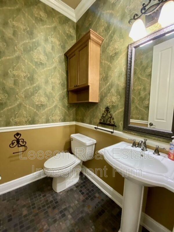 1040 Sunshine Ln - Photo 7 of 15