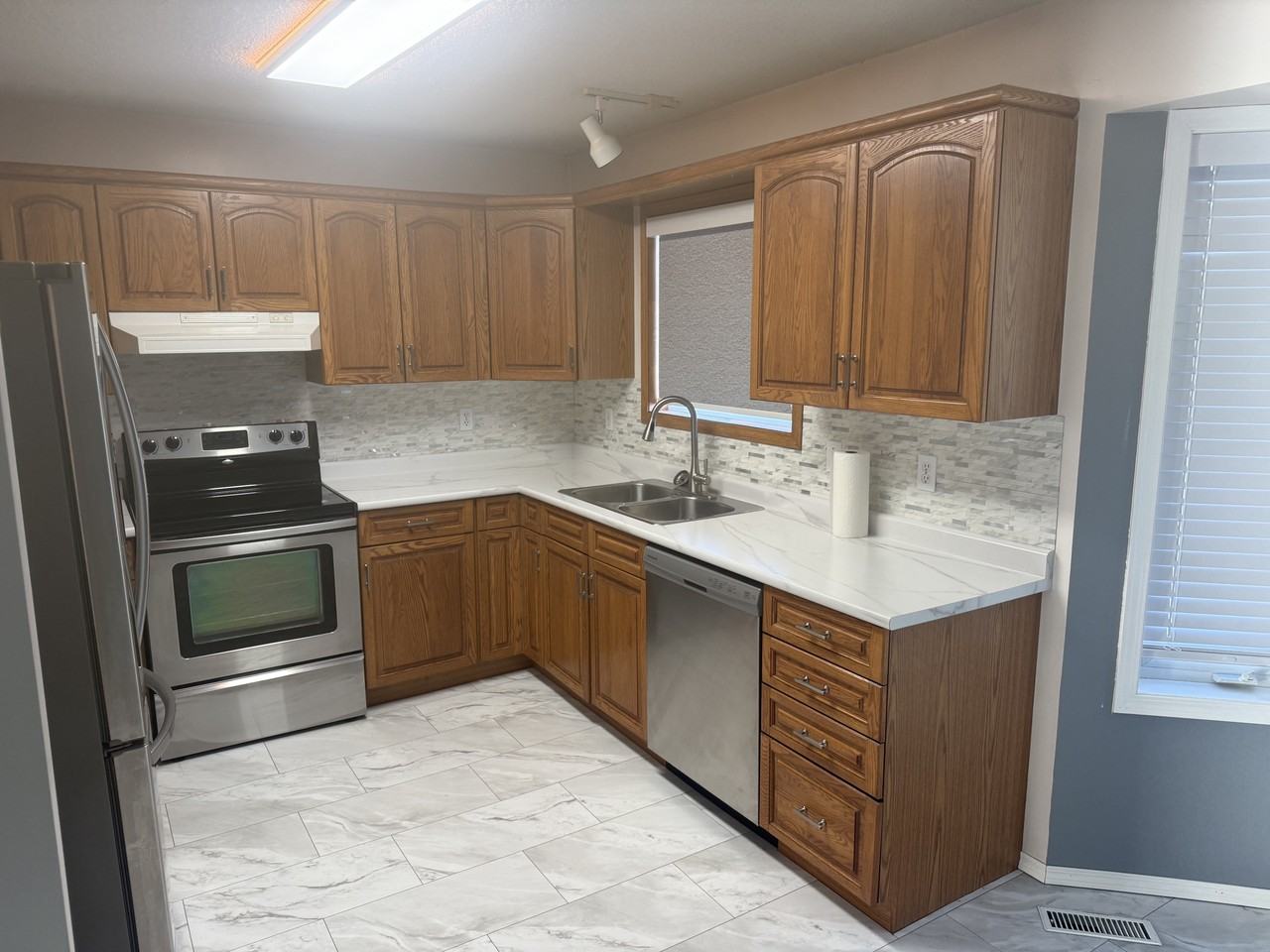 1079 Jones Cres Nw - Photo 2 of 36