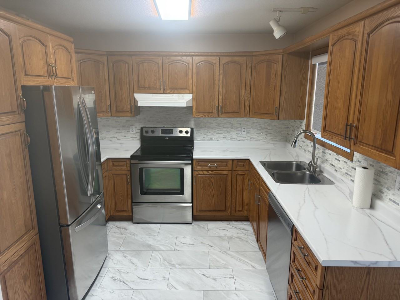 1079 Jones Cres Nw - Photo 3 of 36