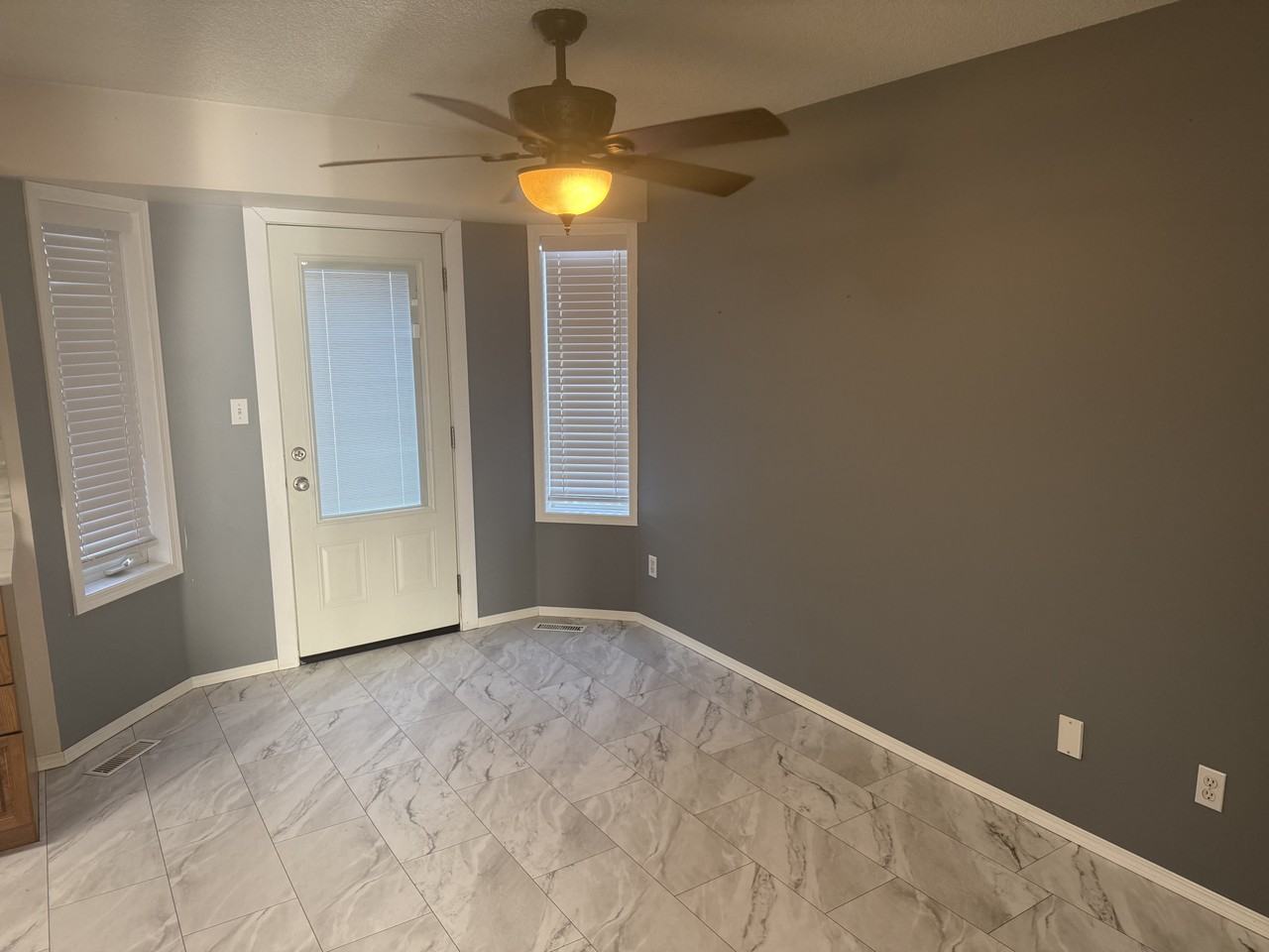 1079 Jones Cres Nw - Photo 5 of 36