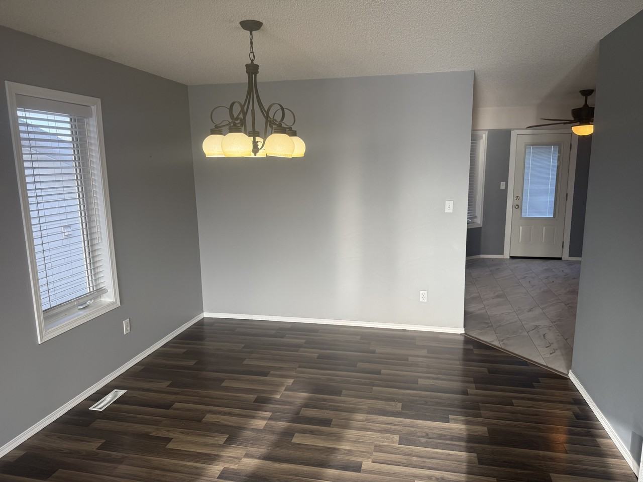 1079 Jones Cres Nw - Photo 6 of 36