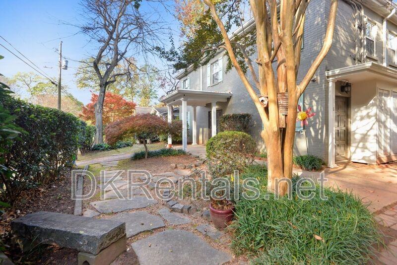 1448 Iverson St Ne #B - Photo 2 of 30