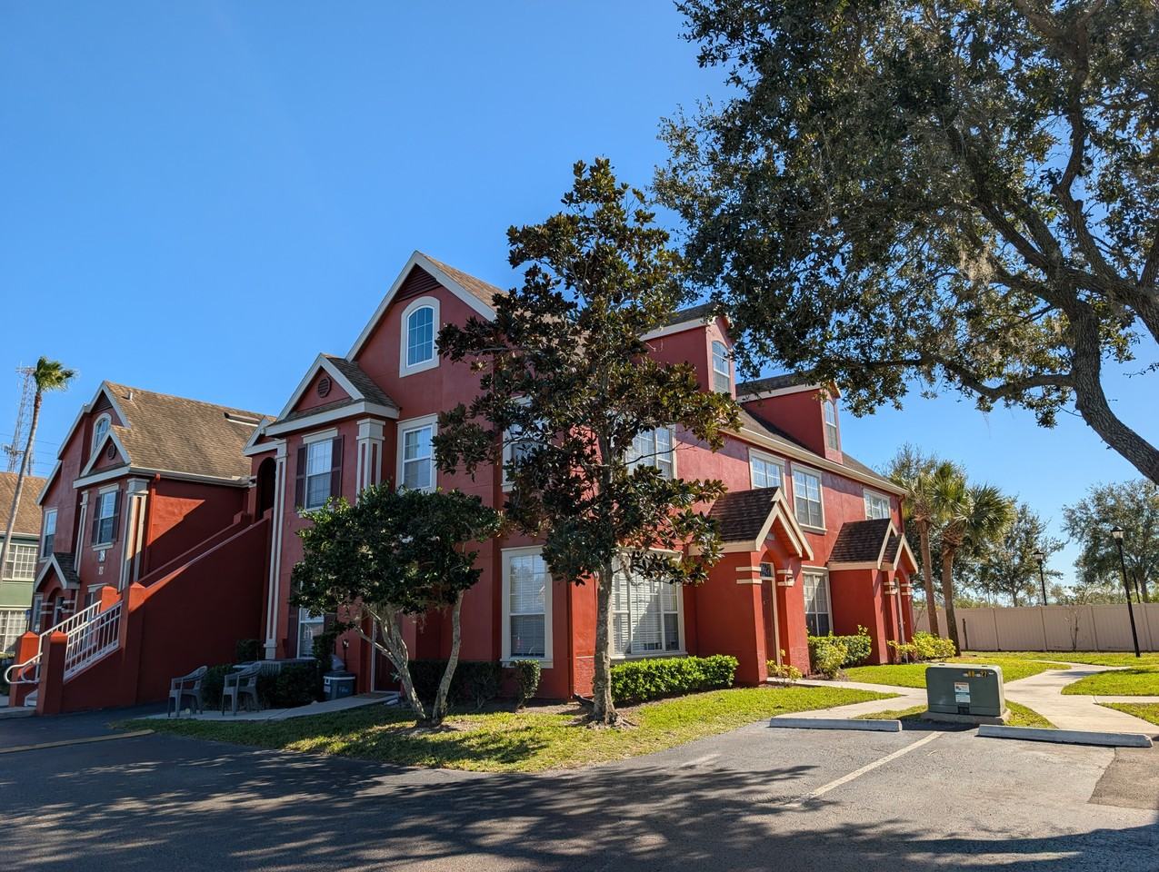 10536 Windsor Lake Ct - Photo 2 of 43