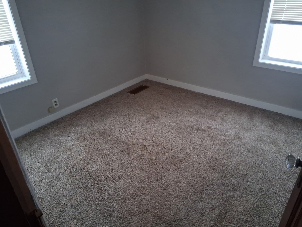 424 1st St Se - Photo 5 of 7