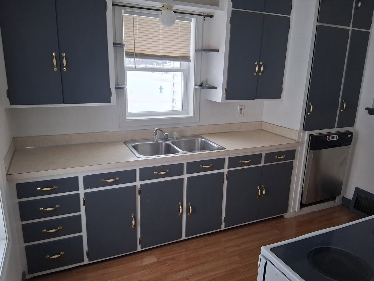 424 1st St Se - Photo 6 of 7