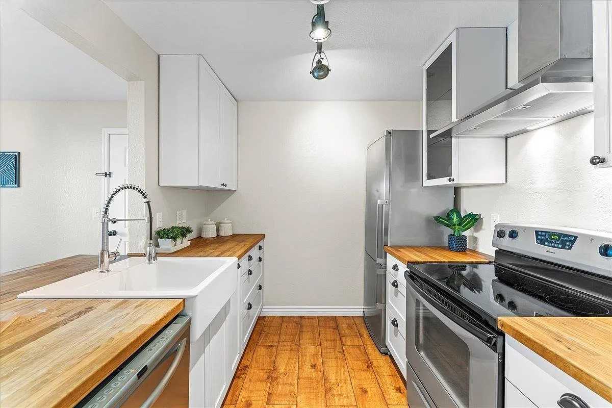 235 Reflections Dr - Photo 7 of 22