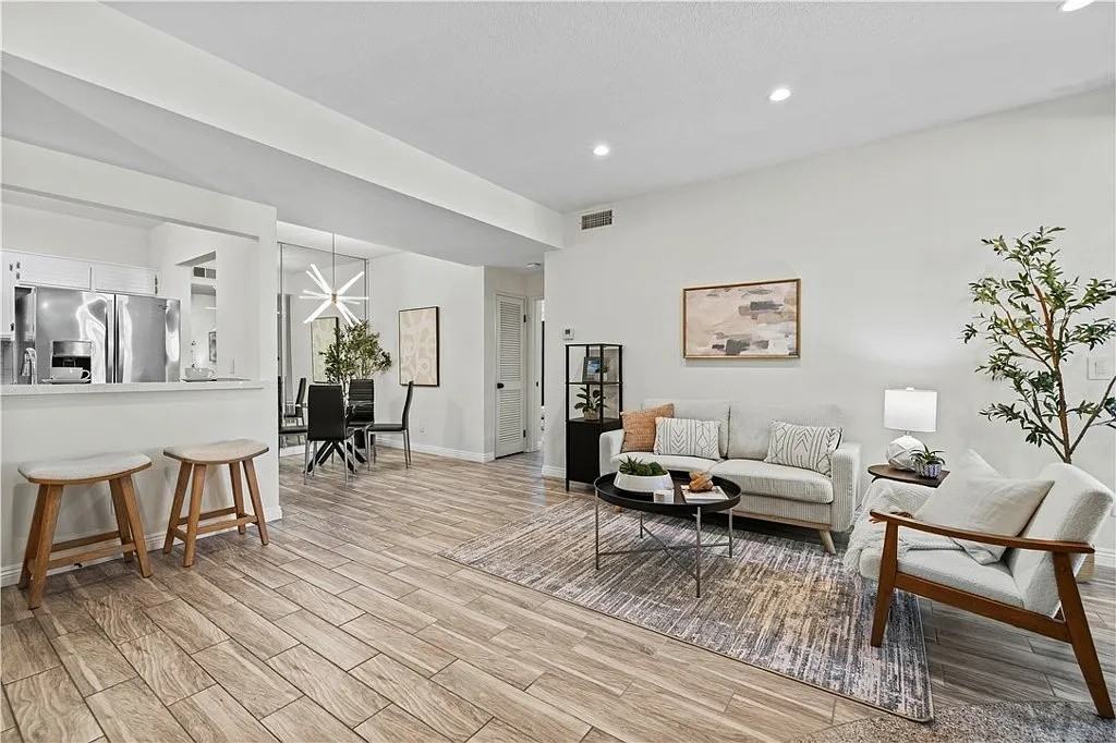 24143 Del Monte Dr - Photo 6 of 18