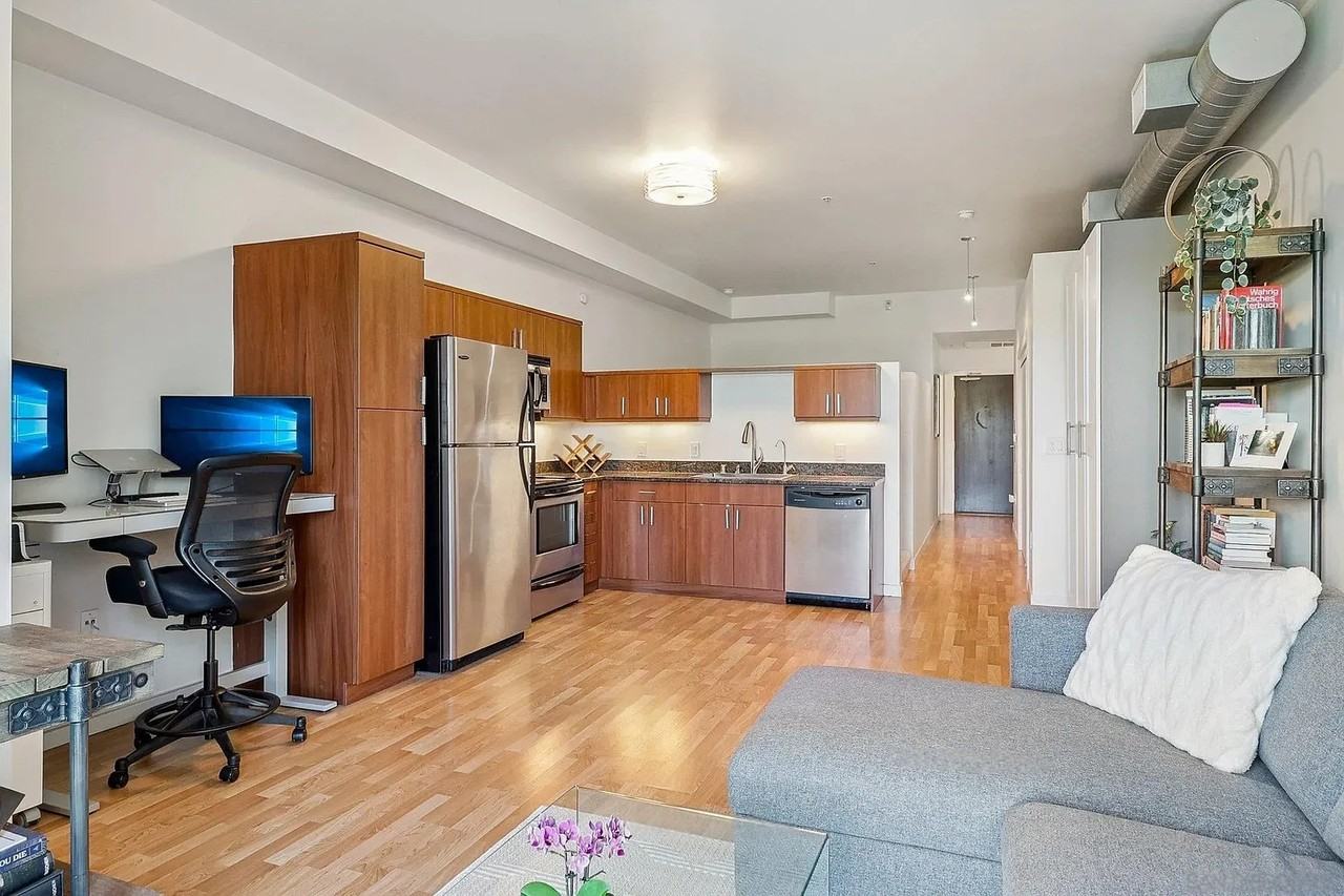 889 Date St - Photo 2 of 14