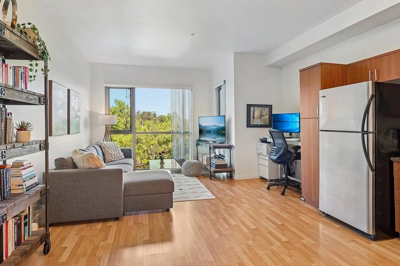 889 Date St - Photo 4 of 14