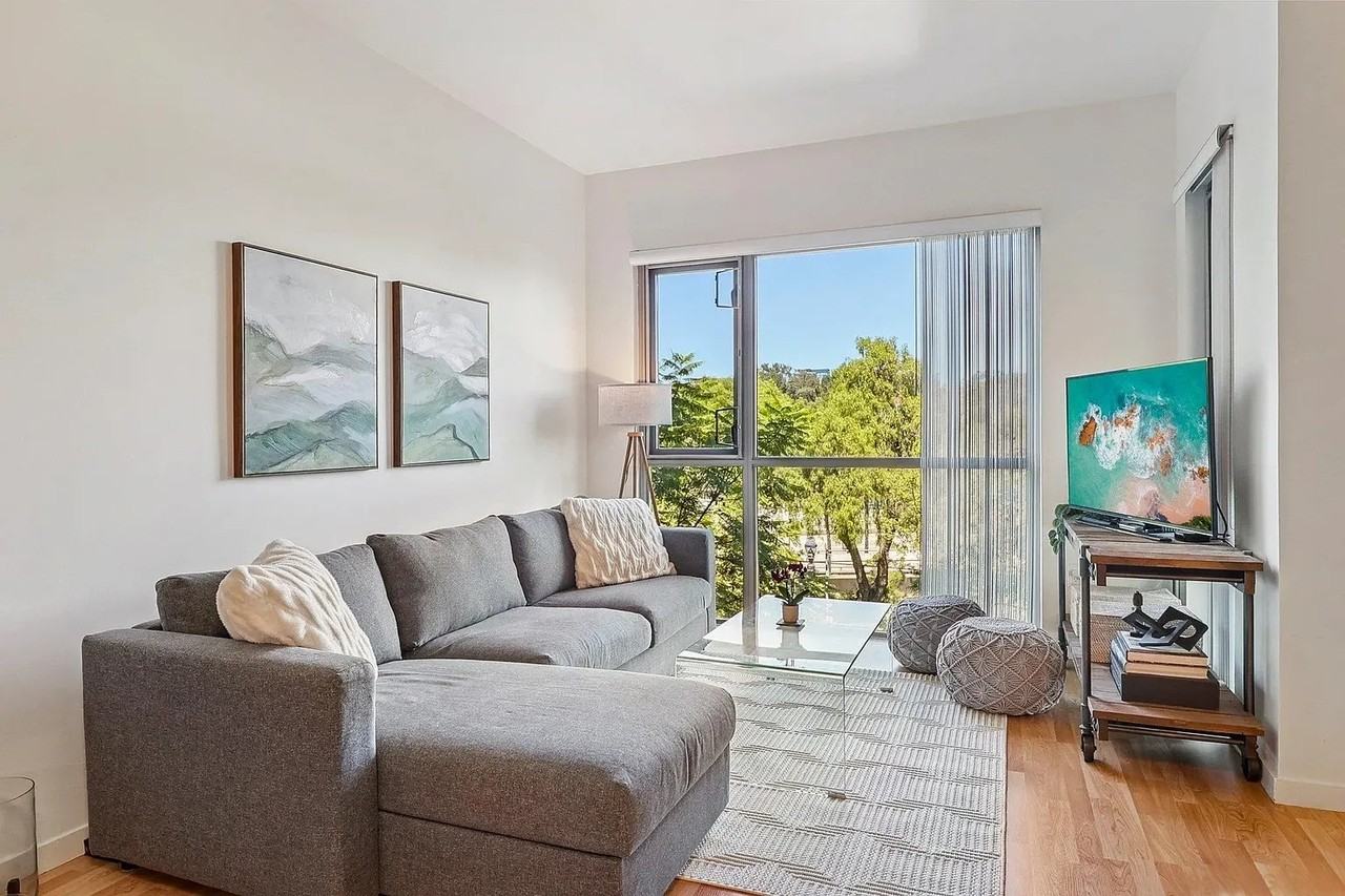 889 Date St - Photo 5 of 14