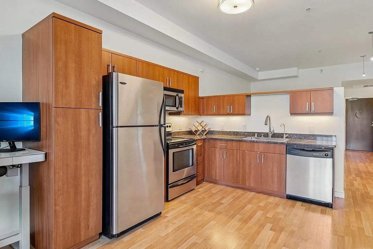 889 Date St - Photo 6 of 14