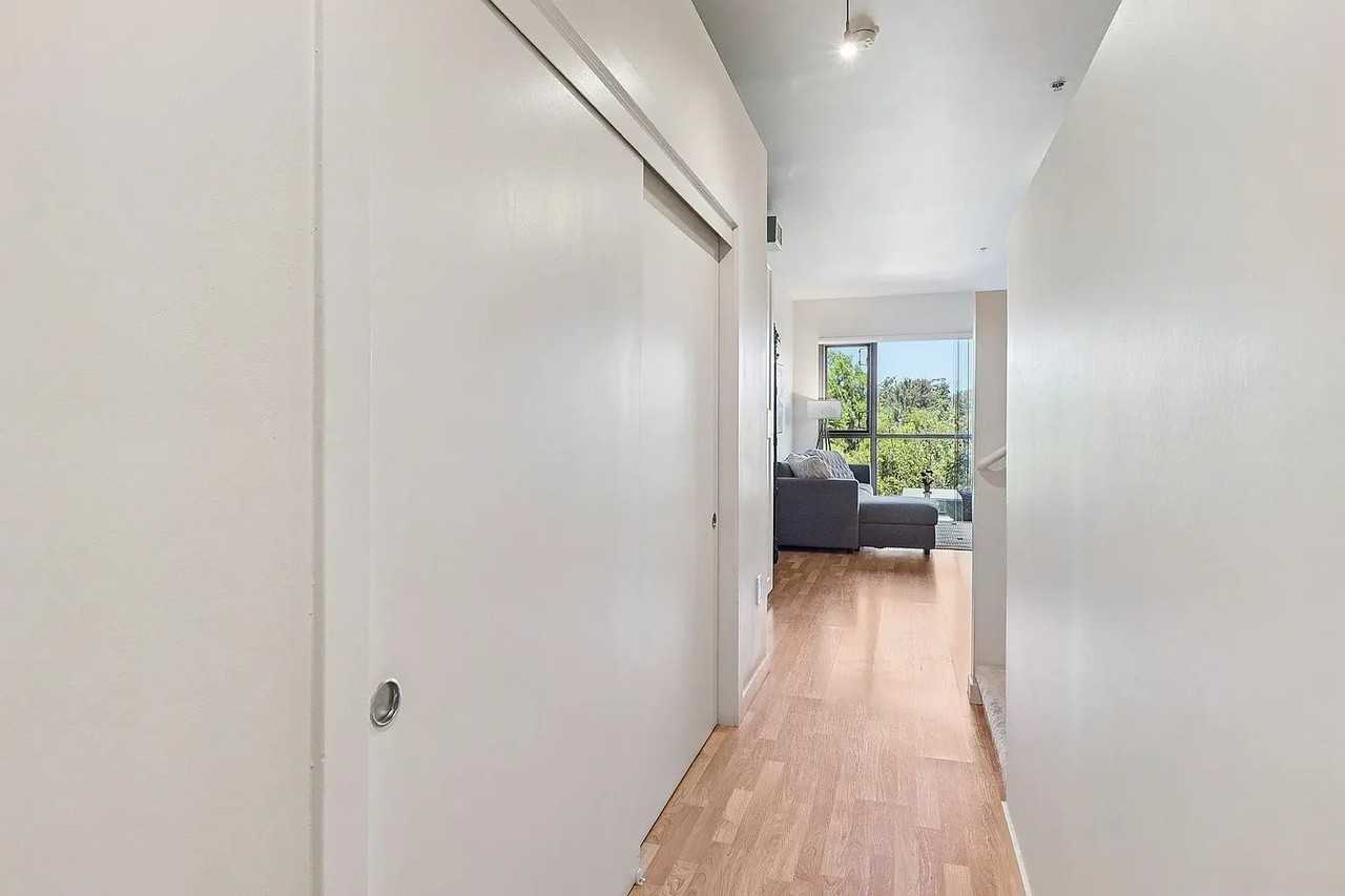 889 Date St - Photo 7 of 14