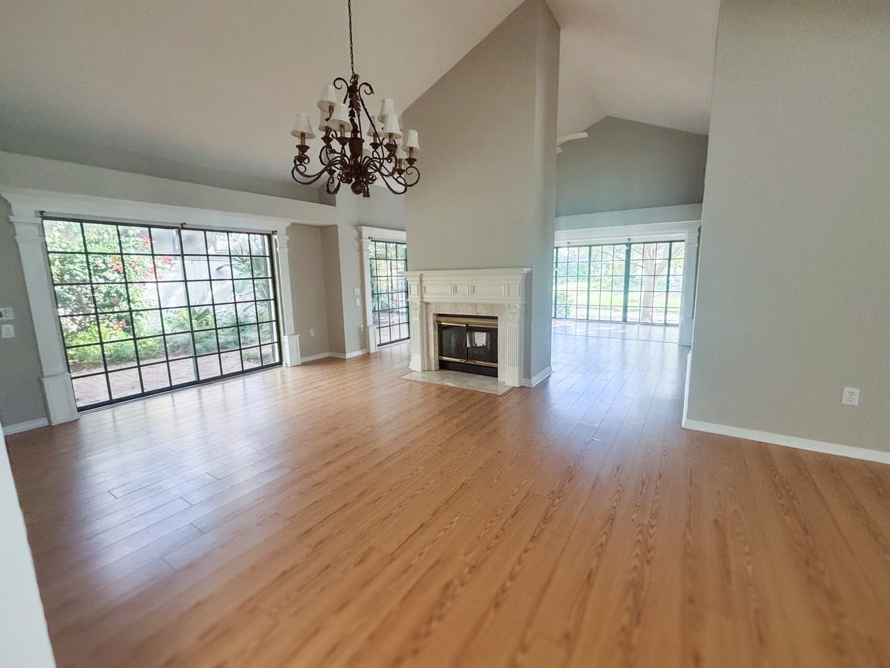 4494 Ascot Cir N - Photo 7 of 18