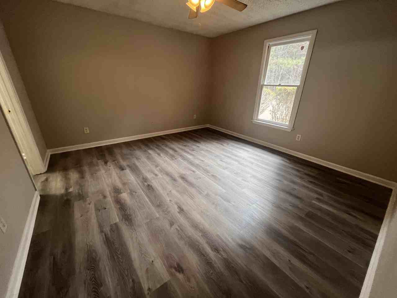 360 Wesley Chapel Rd - Photo 5 of 22