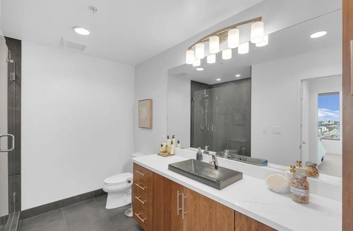 38 N Almaden Blvd #1413 - Photo 3 of 10