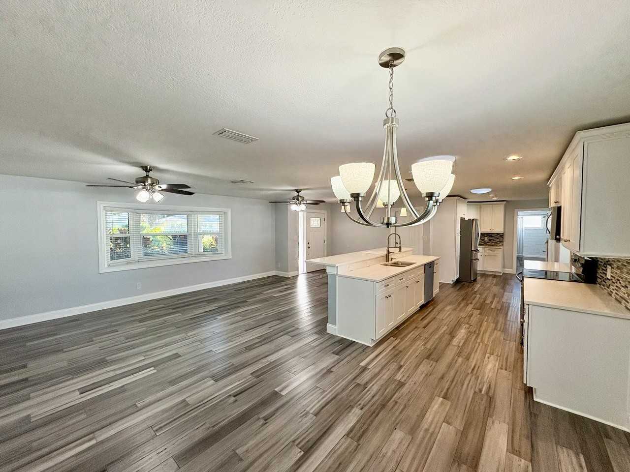 1201 86th Ave N - Photo 6 of 29