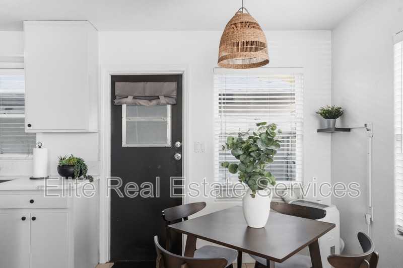 2606 Juan St - Photo 6 of 23