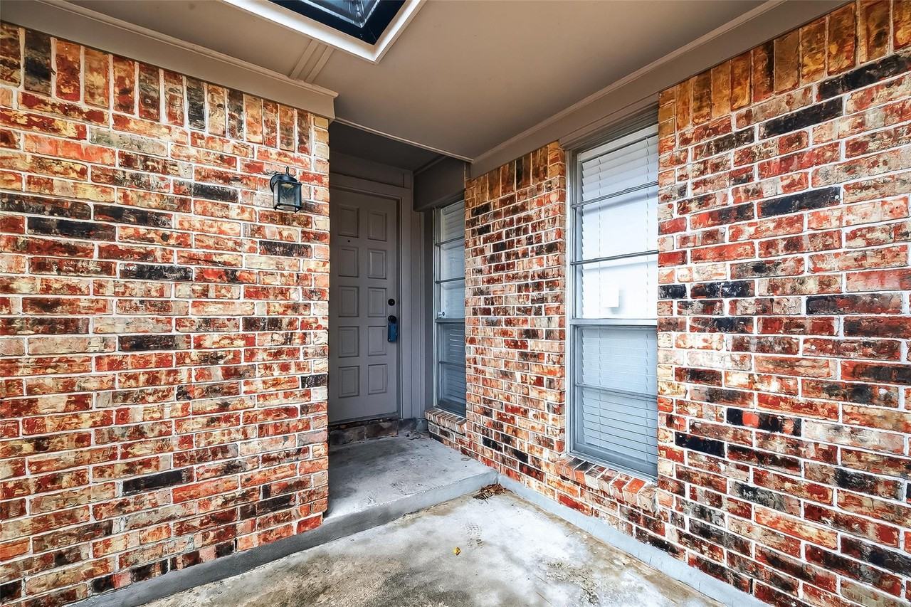 9538 Ravensworth Dr - Photo 2 of 29