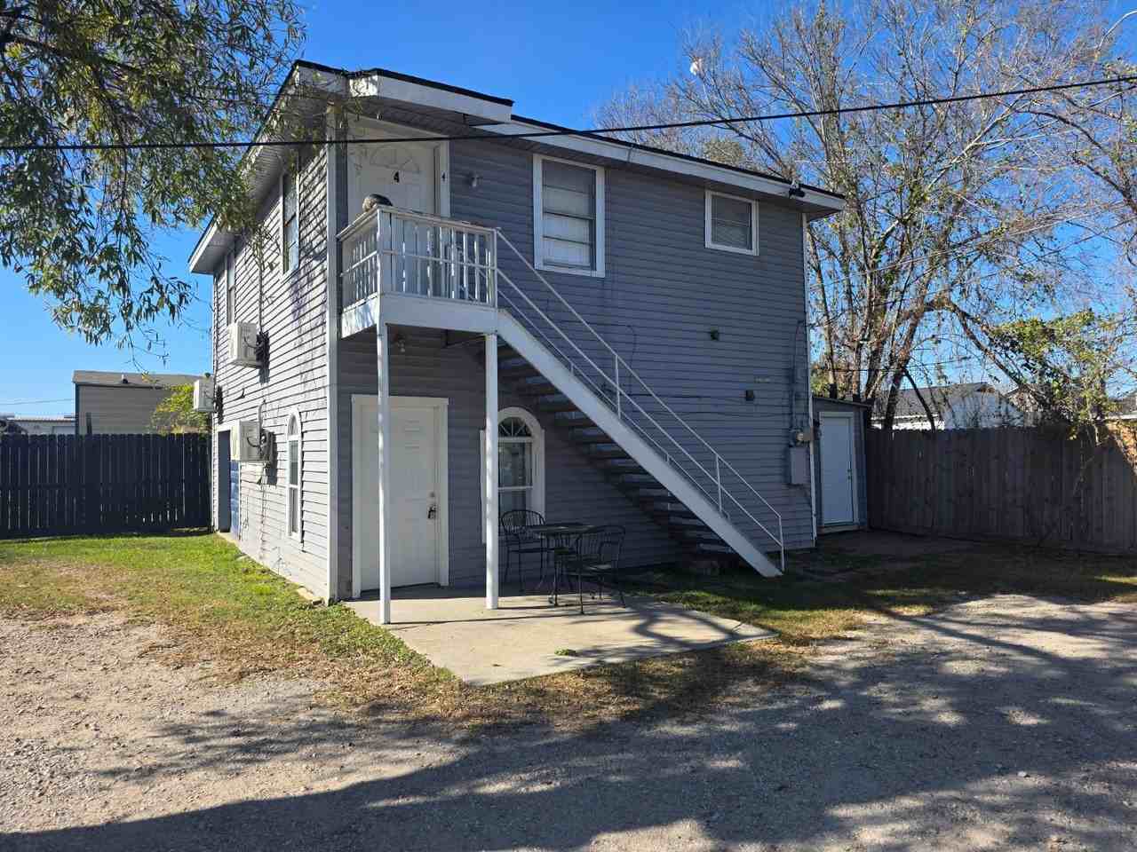 13433 Topeka - Photo 3 of 10