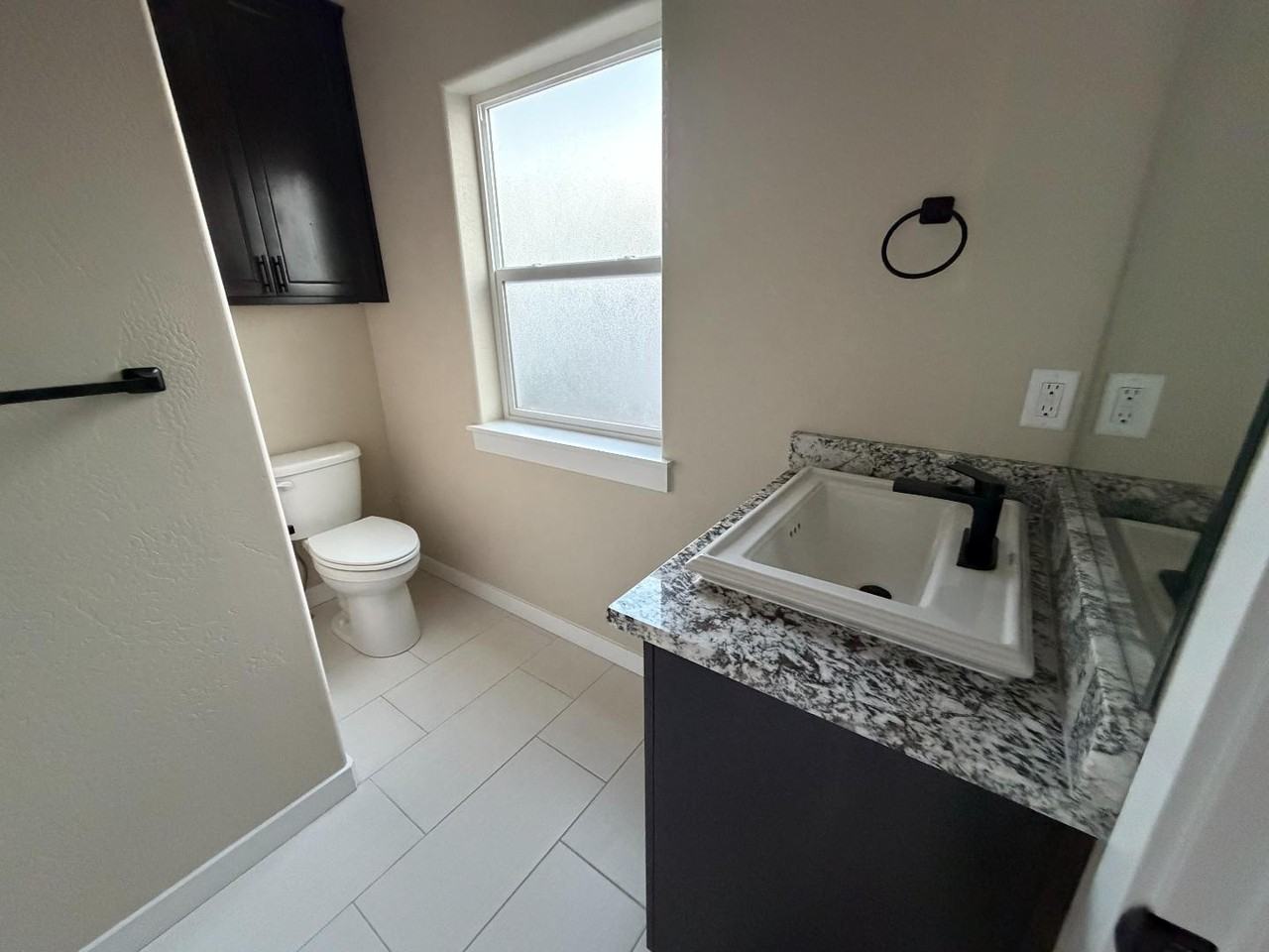 7863 28th St - Photo 3 of 5