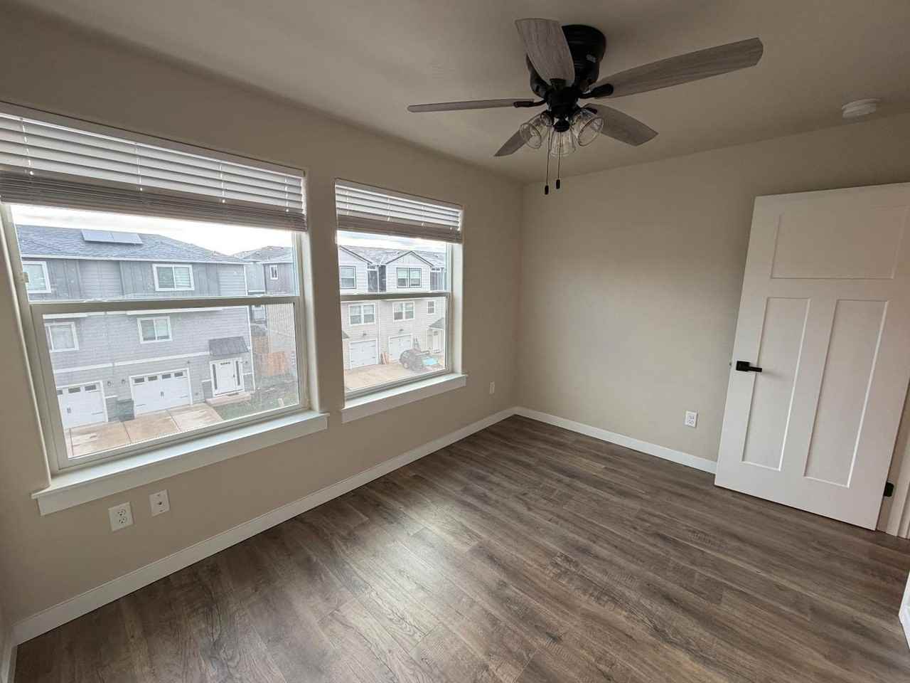 7863 28th St - Photo 4 of 5