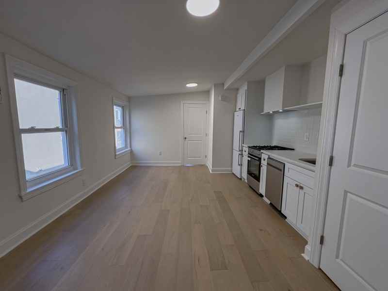 2039 Green St - Photo 5 of 18