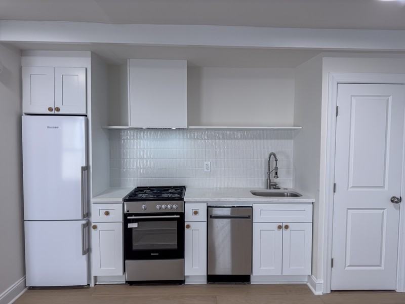 2039 Green St - Photo 6 of 18