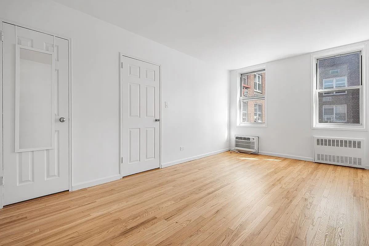 3185 Crescent St #501 - Photo 4 of 10