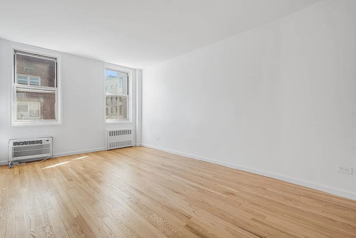 3185 Crescent St #501 - Photo 6 of 10