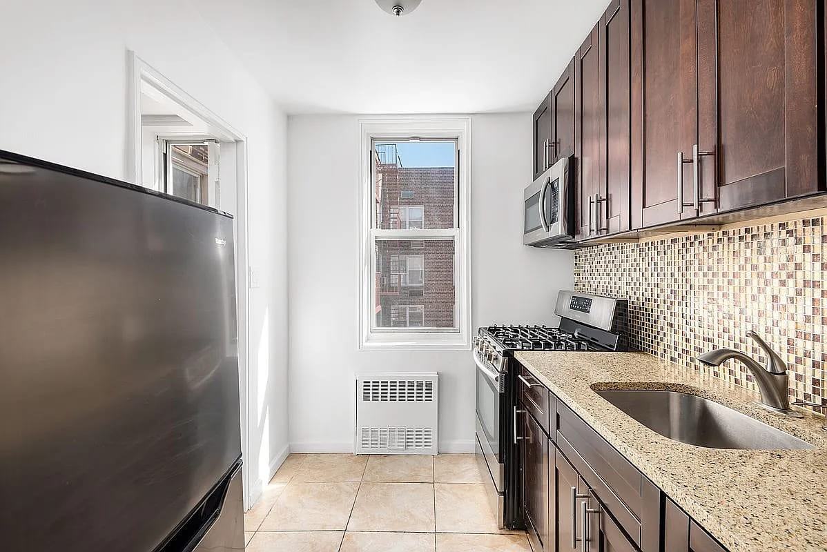 3185 Crescent St #501 - Photo 7 of 10