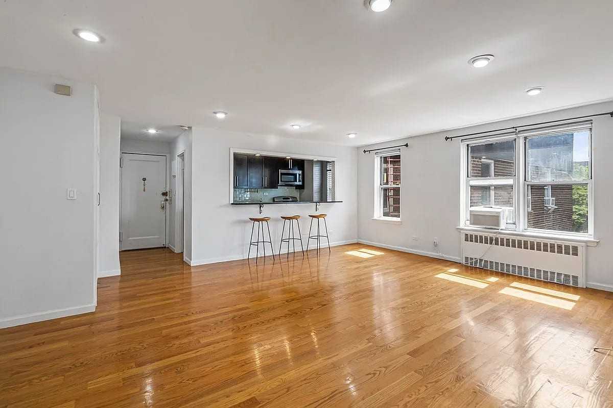 6637 Yellowstone Blvd #6G - Photo 2 of 9