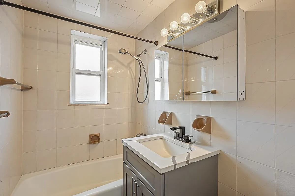 6637 Yellowstone Blvd #6G - Photo 6 of 9