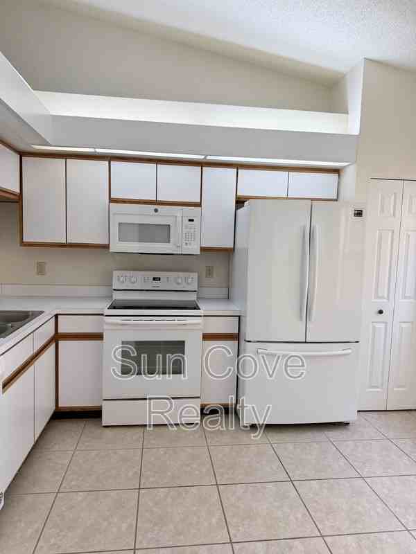 5215 Lochmead Ter - Photo 5 of 19