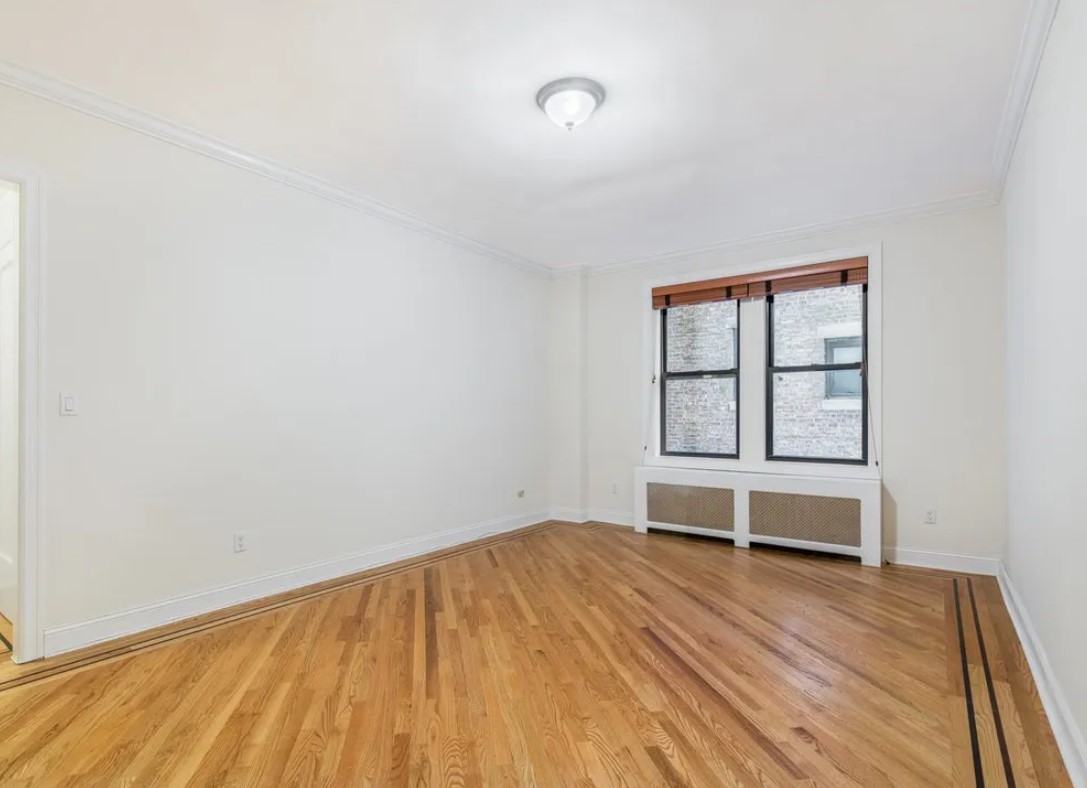 325 Riverside Dr #24 - Photo 4 of 12