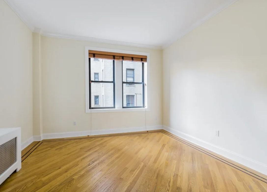 325 Riverside Dr #24 - Photo 5 of 12