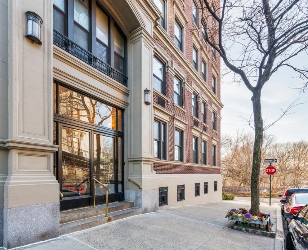 325 Riverside Dr #24 - Photo 7 of 12