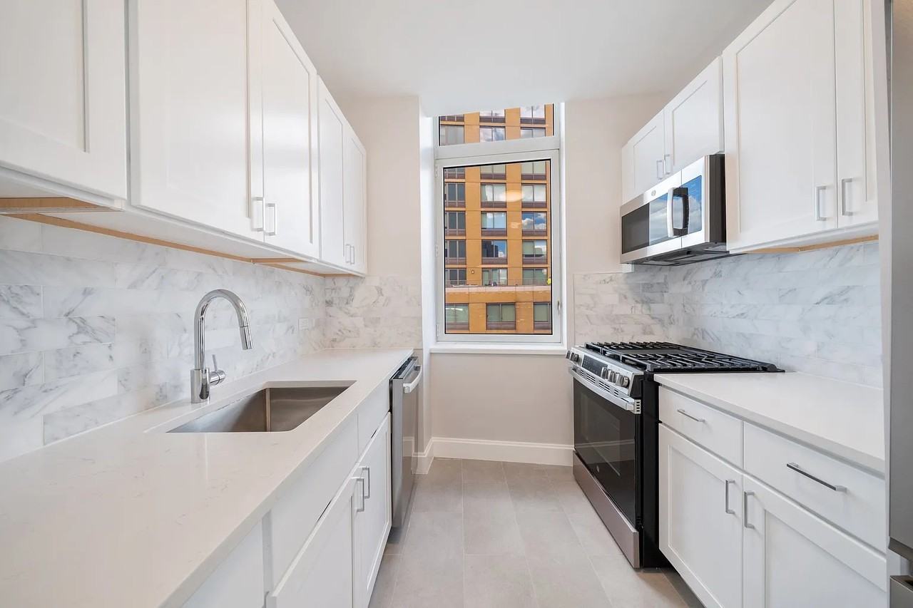 140 Riverside Blvd #2002 - Photo 2 of 17