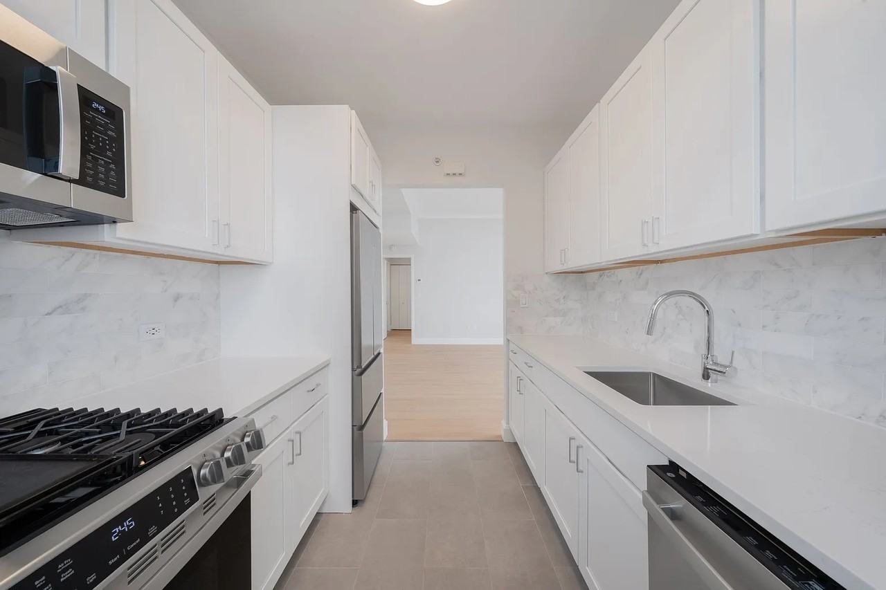 140 Riverside Blvd #2002 - Photo 3 of 17