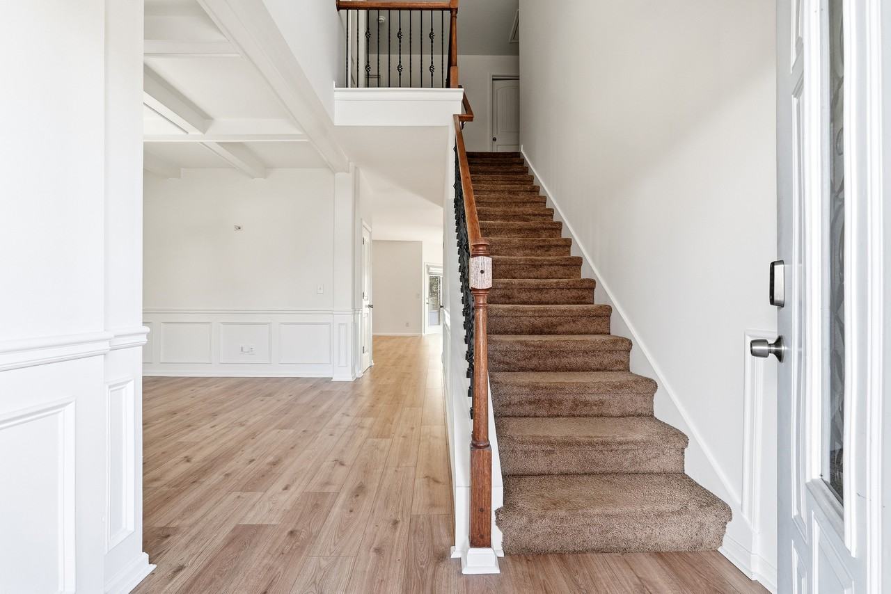 139 Gloster Park Ct - Photo 2 of 25