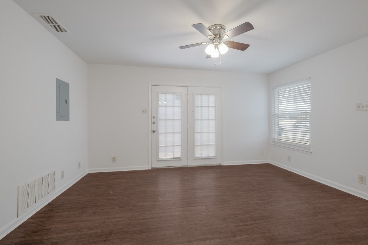 2902 Loop Rd - Photo 2 of 16