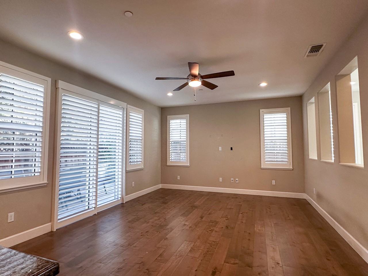 373 Market St - Photo 4 of 16