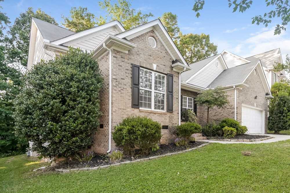 12123 Hampton Place Dr - Photo 3 of 16