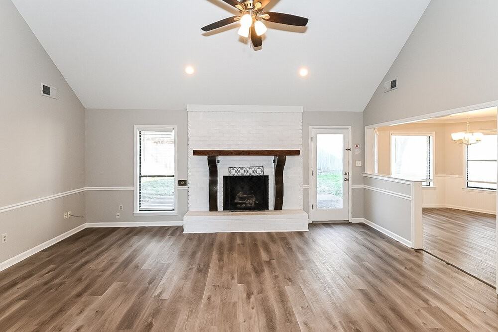 8708 Rhonda Cir N - Photo 4 of 17