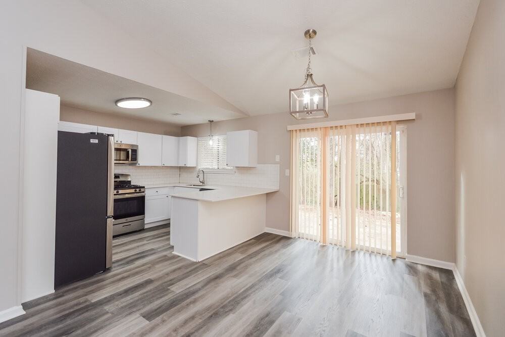 7943 Taylor Cir - Photo 4 of 16