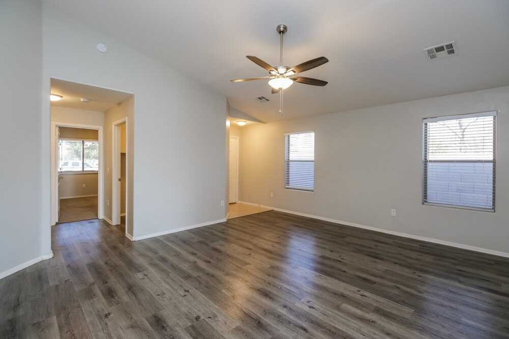 5605 S 11th Pl - Photo 3 of 16