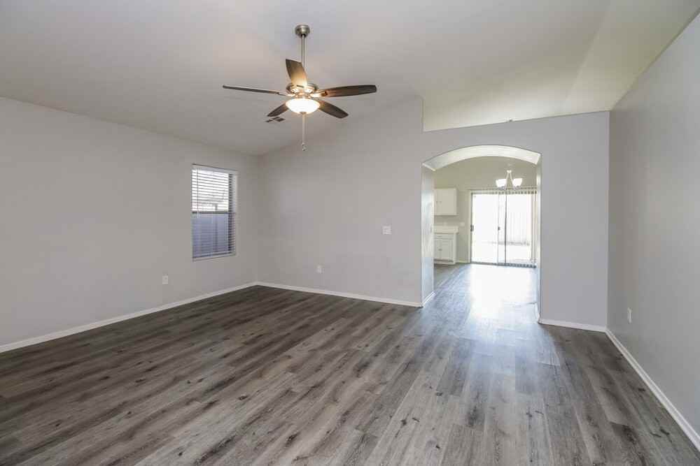 5605 S 11th Pl - Photo 4 of 16