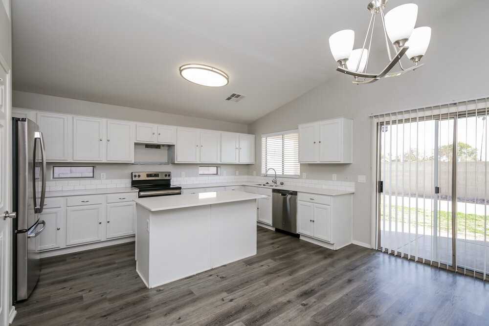 5605 S 11th Pl - Photo 6 of 16